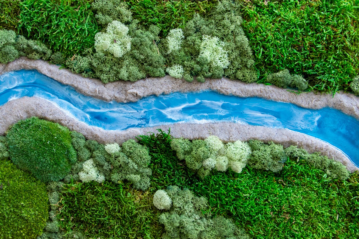 rivier resin art met mos